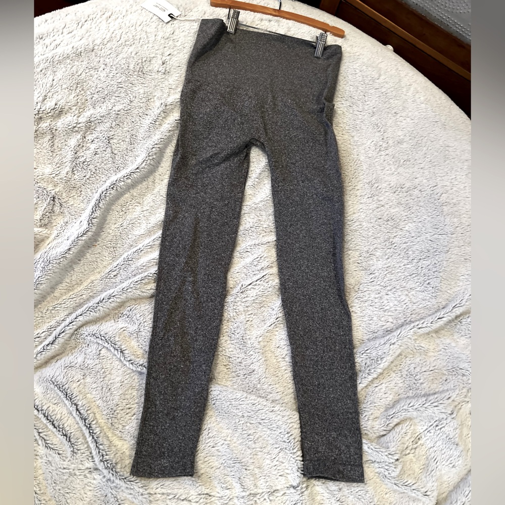 Matilda Jane women’s good hart line S legging.  Gray.